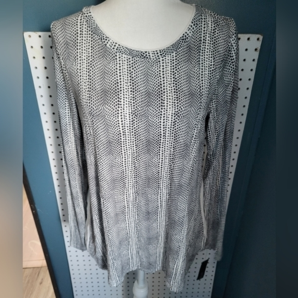 Apt 9 NWT long sleeve woven back Tee size medium sheer back